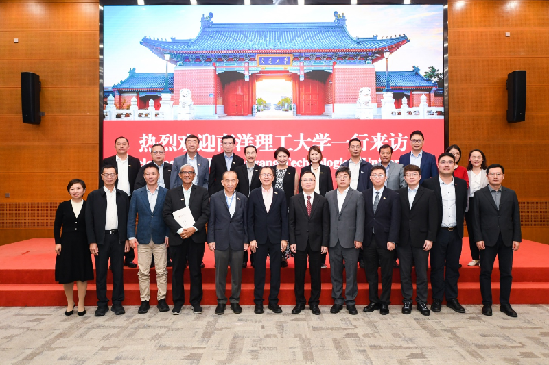 University leaders meet with a delegation led by President Ho Teck Hua of Nanyang Technological University