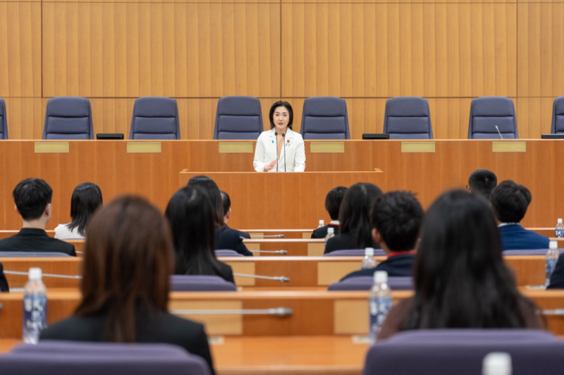 The university leaders led the Shanghai Jiao Tong University New Era China-Japan Friendship Delegation to visit the Japanese Ministry of Foreign Affairs