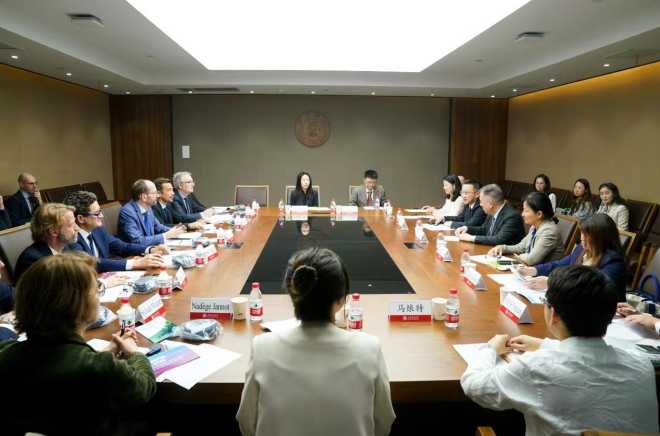 上海交通大学领导会见巴黎西岱大学校长一行