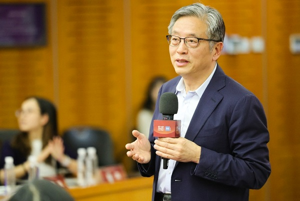 SAIF and Schwab Release 2024 Financial Literacy Report on Chinese Residents