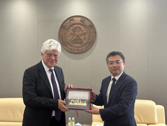 上海交大校领导会见联合国前副秘书长一行