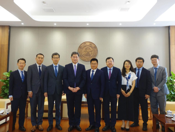 校领导会见韩国国际交流财团理事长一行