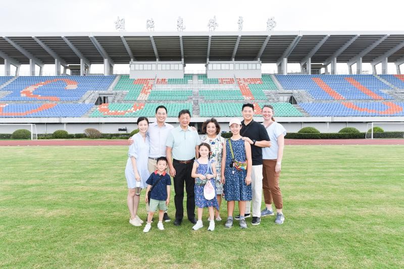 胡晓明校董一行到访上海交通大学
