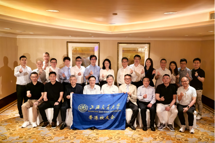 校领导率团访问香港 深化合作共谱新篇章