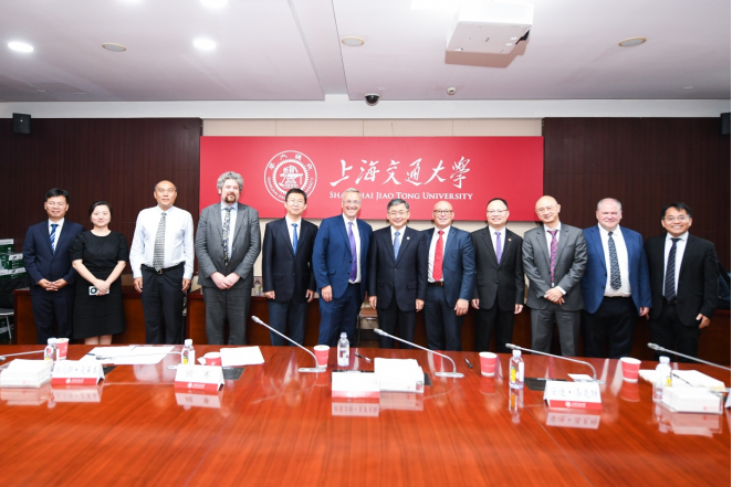 上海交通大学校领导会见英国华威大学校长斯图尔特·克罗夫特一行
