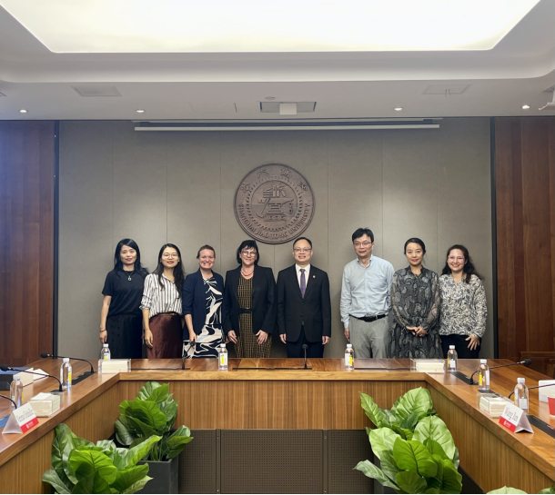 德国康斯坦茨应用技术大学校长萨宾娜·莱因一行到访上海交大