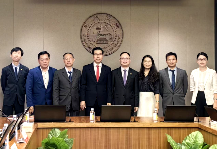 越南孙德胜大学校长一行到访上海交大