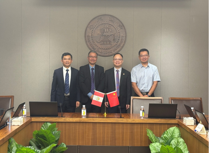 秘鲁天主教大学代表到访上海交大