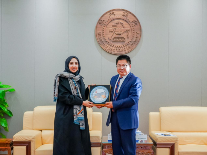 校领导会见阿联酋教育人力资源开发与社会工作委员会秘书长一行