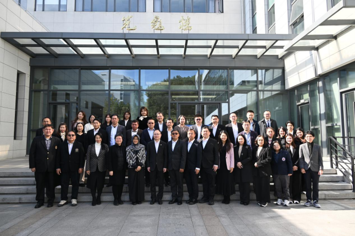 泰国高等教育科研与创新部副部长一行访问上海交通大学