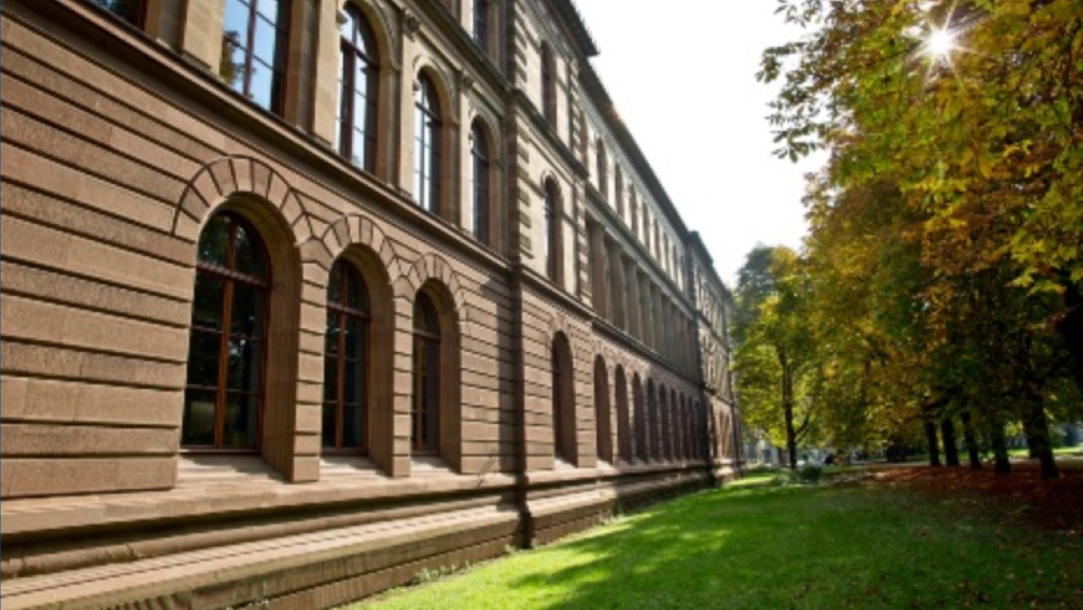 斯图加特大学